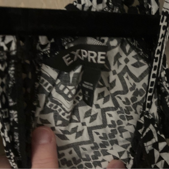 Express Tie Back Apron Tank - Picture 3 of 6